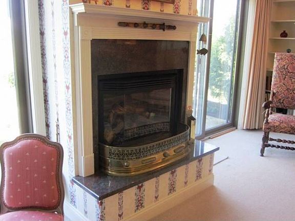 Gas fireplace