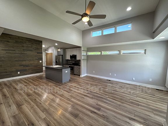 3rd image of 204 Hodge Cir
