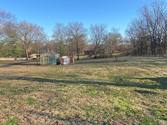 3rd image of 629 E Yerby St