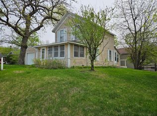 104 Central Ave E, New London, MN 56273