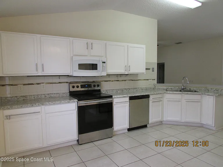 1065 Sedgewood Cir — Photo 11