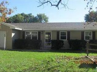 210 Sunset Ln, Centralia, MO 65240