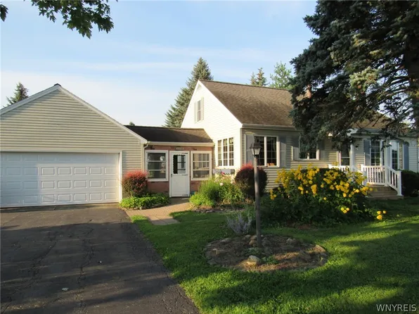 3996 Upper Mountain Rd, Sanborn, NY 14132