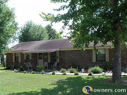 The front view of this gorgeous home.