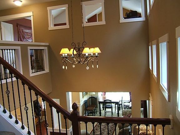 ENTRY/LIVING/DINING AREA (SEE UPPER BONUS ROOM!)