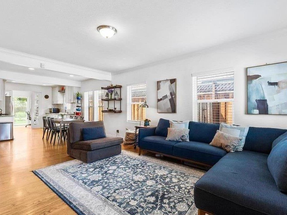 1st image of 615 Roosevelt Ave