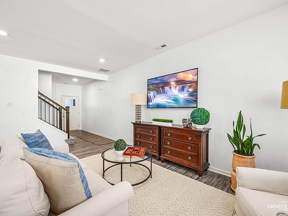 3rd image of 1066 Moraine Dr