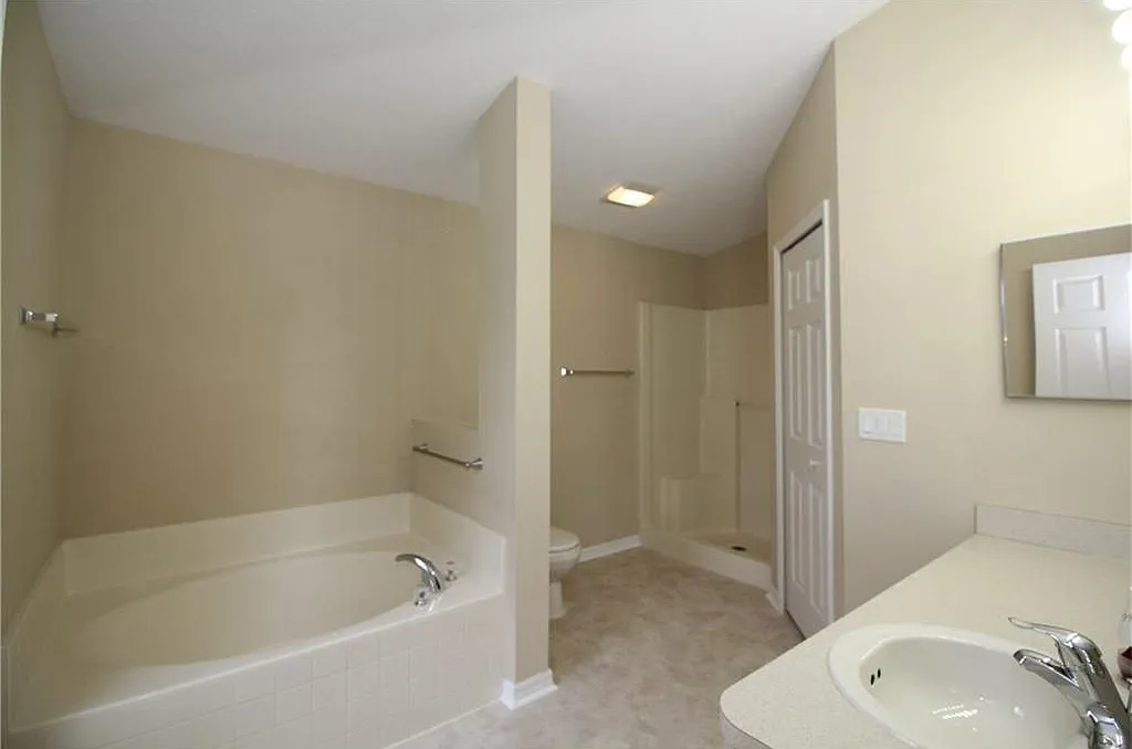 4 bed, 1982 sqft, $2,350 — Photo 1