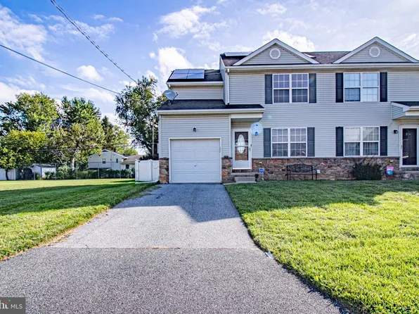 211 E Hazeldell Ave, New Castle, DE 19720