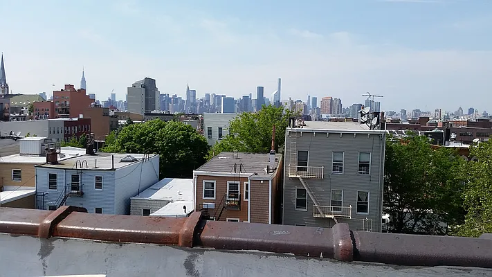 Rented by New York Realty Minimax Inc | media 55