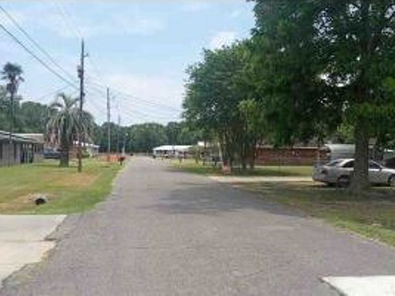 Exterior Neighborhood (street photo)