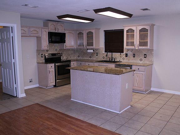 5th image of 4406 Oak Vista Cir