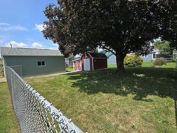 4th image of 1221 Seborn Ave