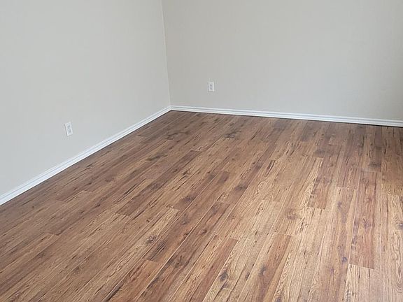 3rd image of 312 N Queens Ct #B