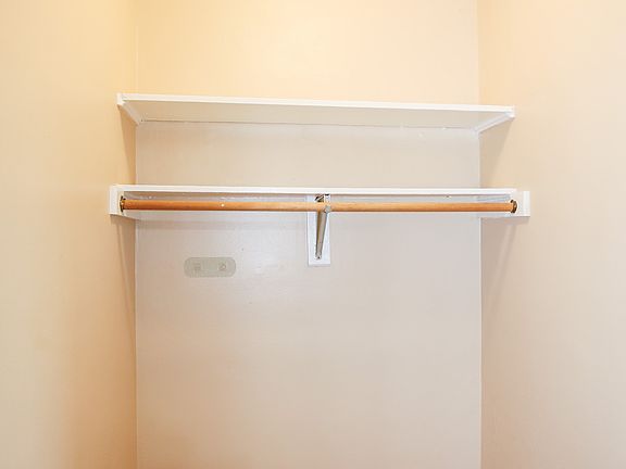 4th image of 6041 N Kenmore Ave APT 16