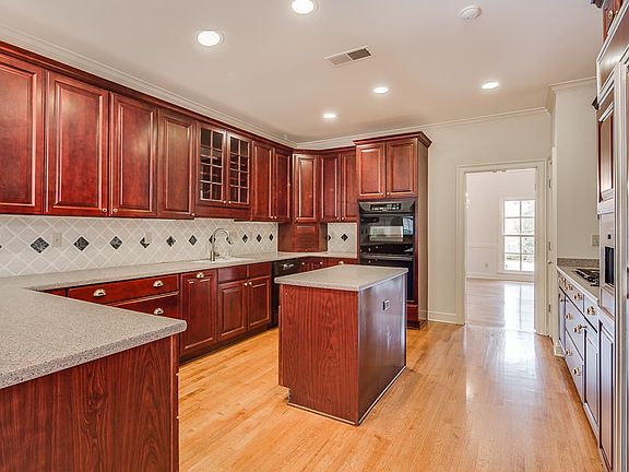 5th image of 2430 Lennox Dr
