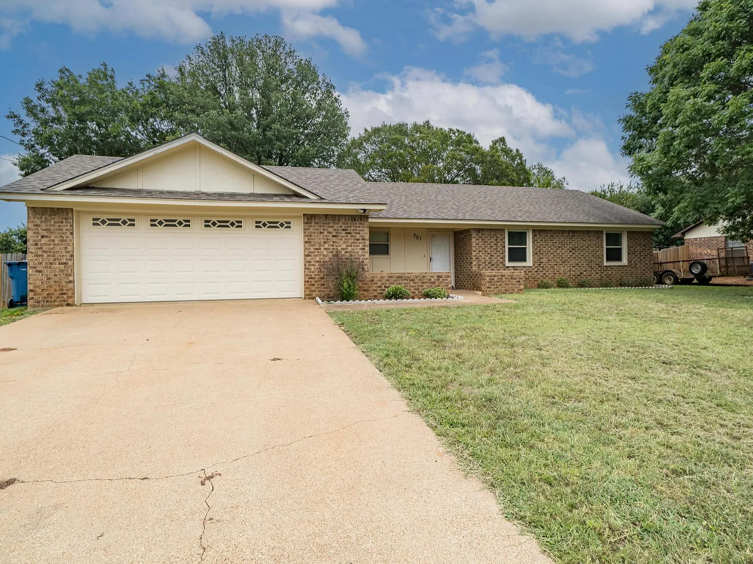701 Partridge Ln — Photo 2
