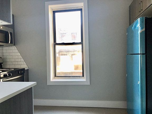 3rd image of 260 Parkside Ave APT B3w
