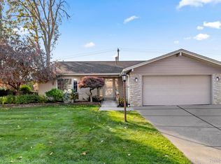 26709 Simone St, Dearborn Heights, MI 48127