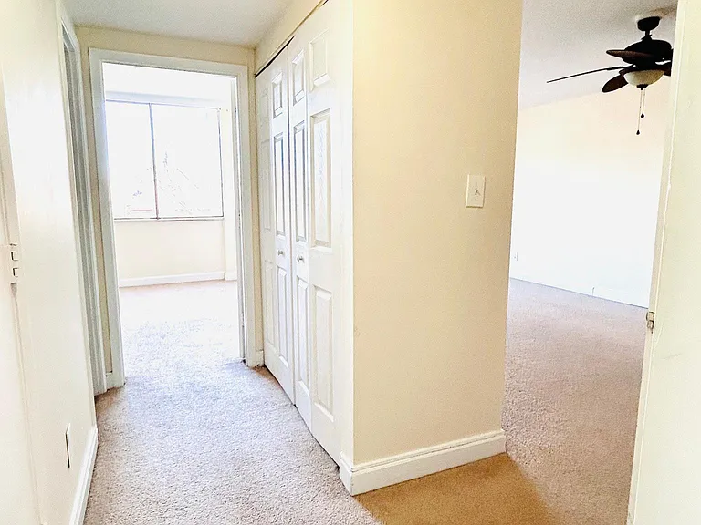 619 King St #402 — Photo 9