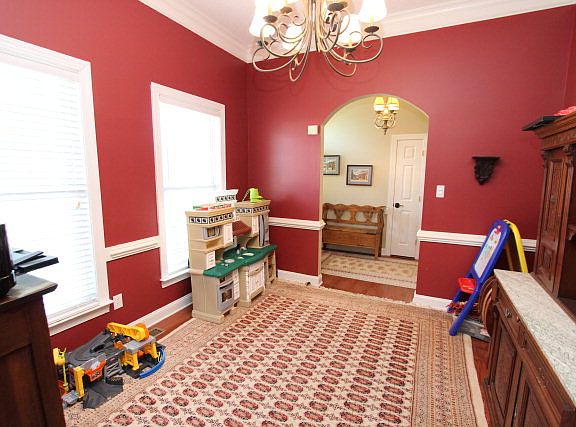 5th image of 403 Adler Ln