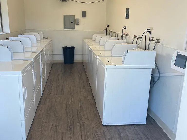 WOODCREST APARTMENTS — Photo 34
