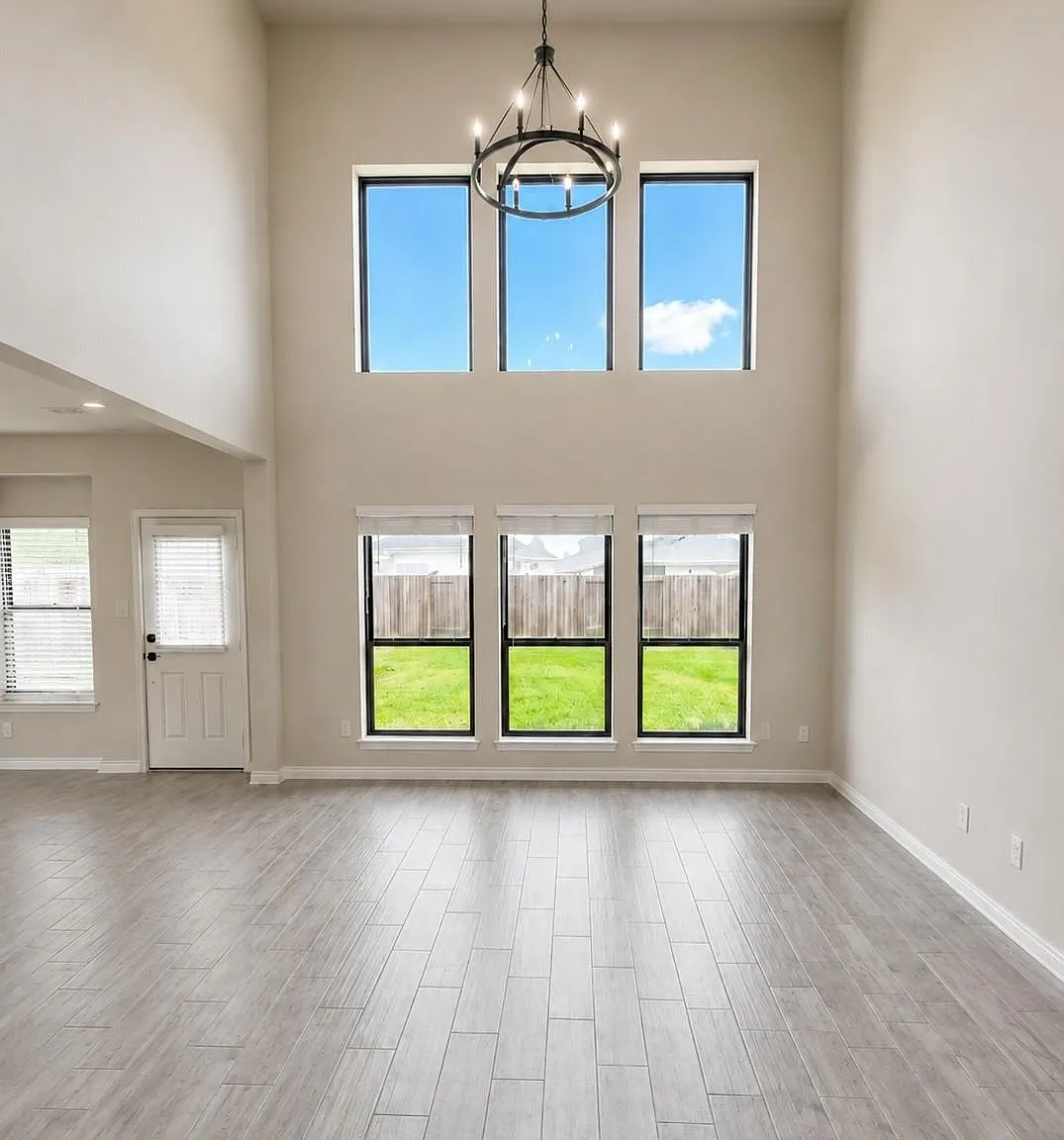 4 bed, 2.5 bath, 2540 sqft, $3,000 — Photo 3