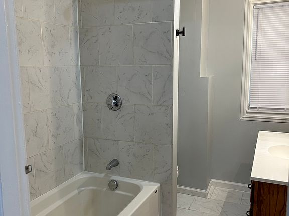 5th image of 189 Ashley Blvd #1