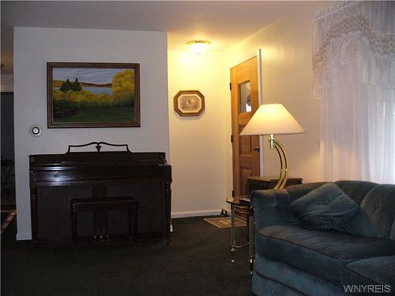5th image of 4 Dennis Ln