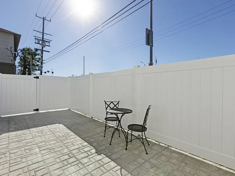 Gorgeous 2 Bed/2 bath apartment in excellent Sherman Oaks area! — Photo 12