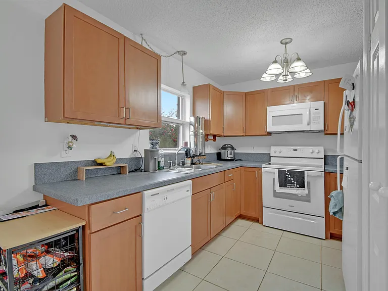 444 Island View Cir — Photo 16