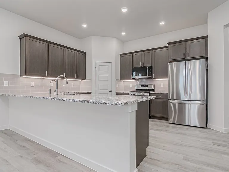 2060 Acacia Ln — Photo 4