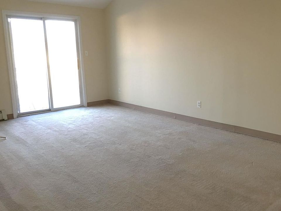 2nd image of 17620 S Conduit Ave APT 2C
