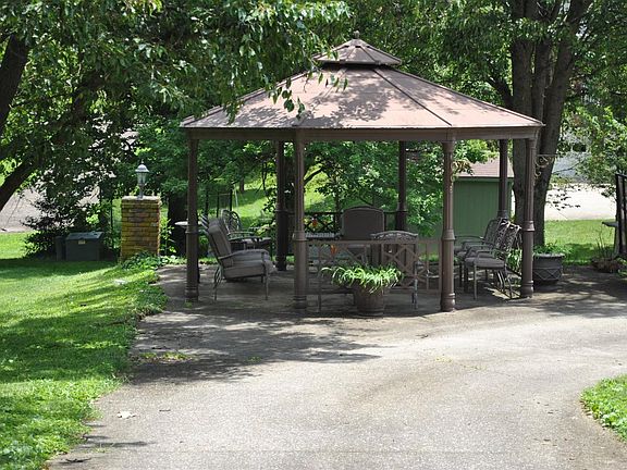 3rd image of 201 Country Ln