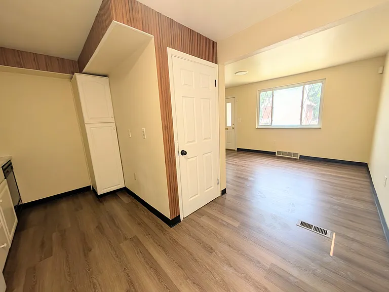 1131 Pemberton St — Photo 5