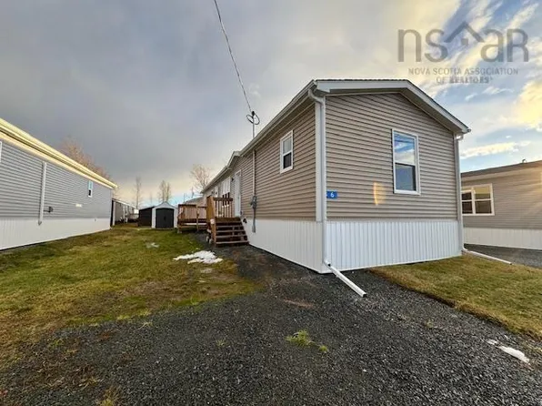 6 Christopher Ave, Mount Uniacke, NS B0N 1Z0