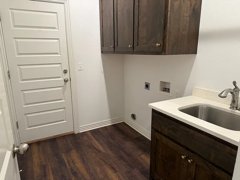 2307 Brook Ln — Photo 6