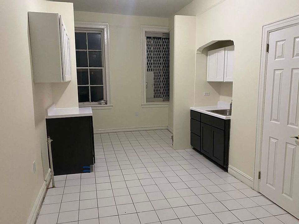 1st image of 135 Montrose Ave #2L1