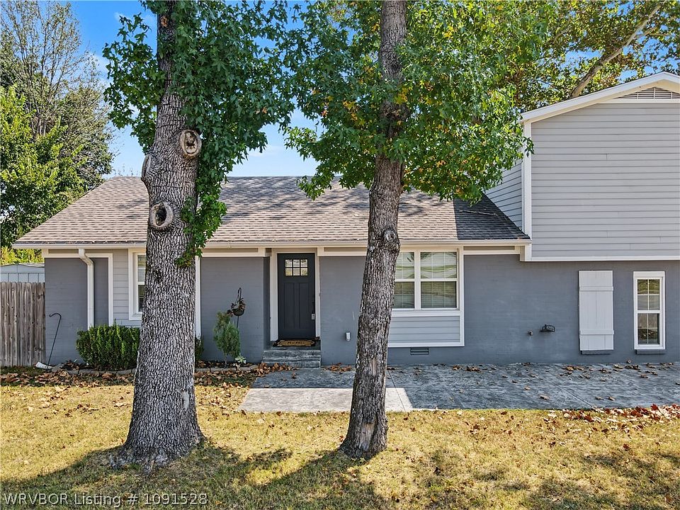1st image of 28 Lighthouse Dr