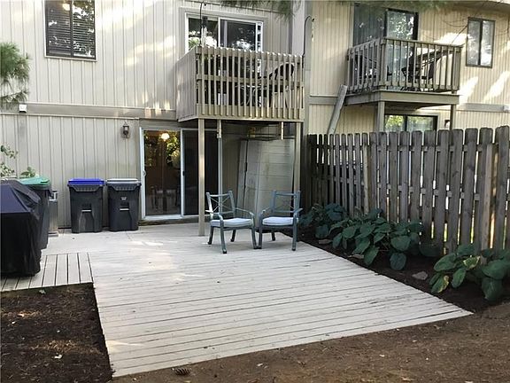 2nd image of 303 Bellwood Ct