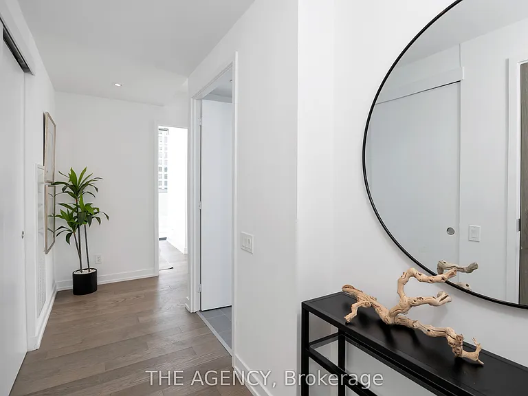 161 Roehampton Ave #804 — Photo 9