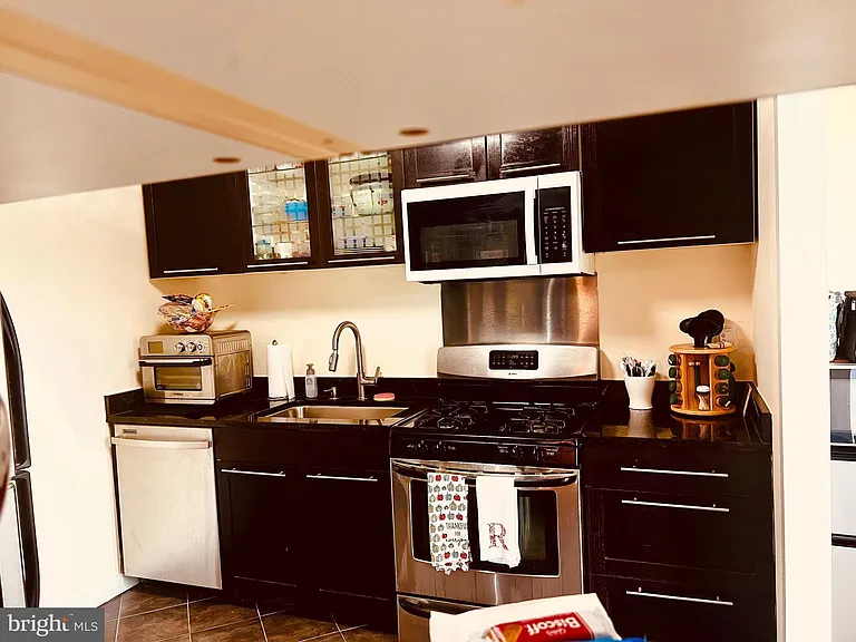 2500 N Van Dorn St #401 — Photo 9