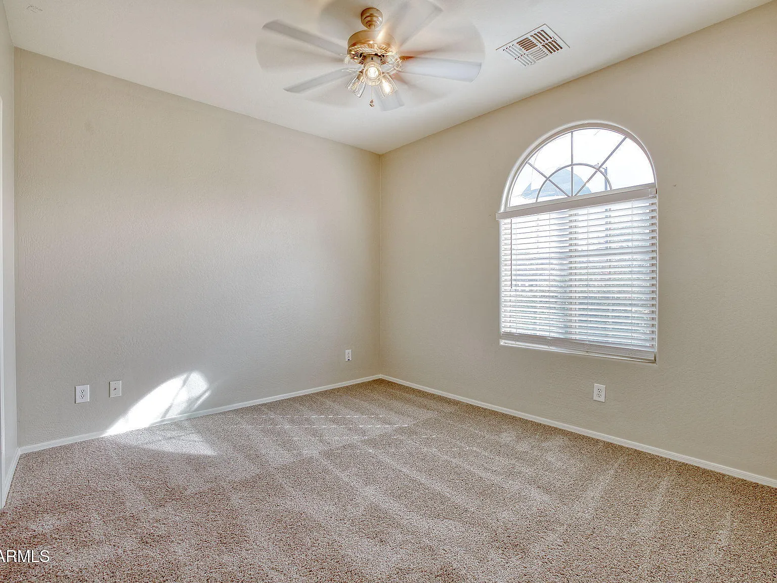 5 bed, 5.5 bath, 3503 sqft, $3,250 — Photo 2