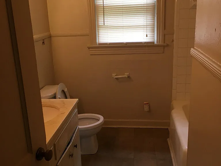 314 W King St — Photo 3