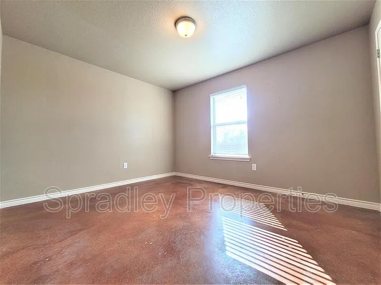 737 Laila Ln — Photo 6