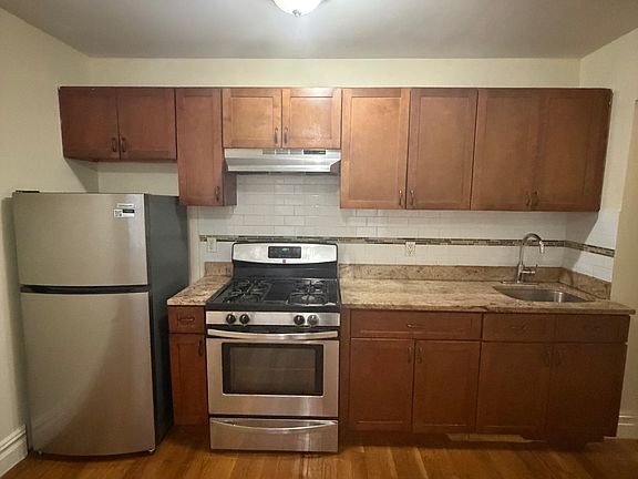 3rd image of 744 Coster St #B01