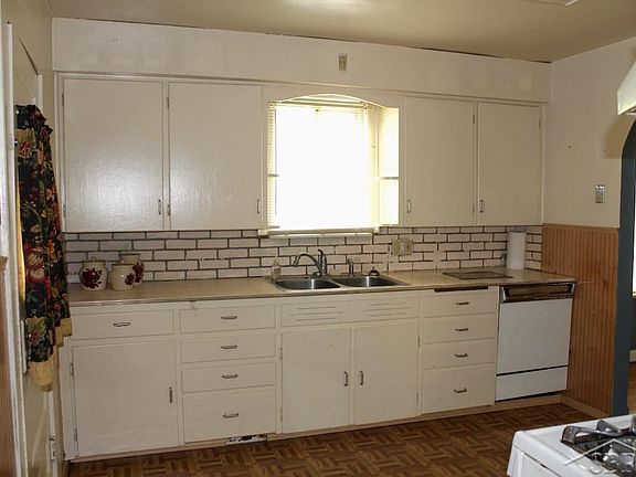 2nd image of 2424 Lowell Ave