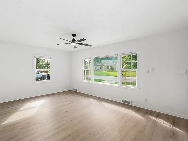 105 Sunset St — Photo 9