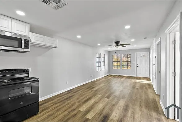 3127 Magnolia St — Photo 2
