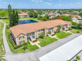 2050 W Crown Pointe Blvd, Naples, FL